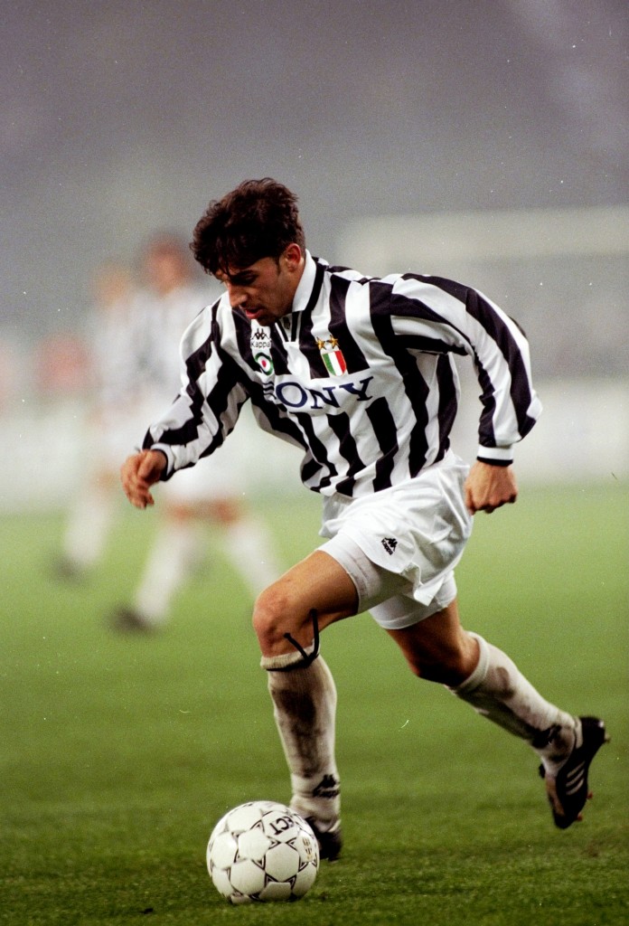 Del Piero in azione contro il Torino, il 3 dicembre 1996. AllSport UK/Getty Images