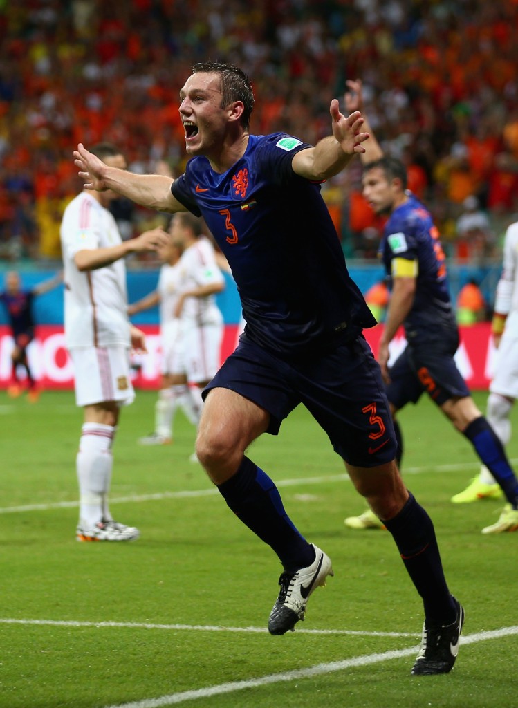 De Vrij esulta dopo il gol realizzato contro la Spagna, al Mondiale 2014. Paul Gilham/Getty Images.