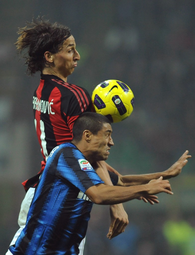 Ibrahimovic e Cordoba nel derby del novembre 2010. Valerio Pennicino/Getty Images