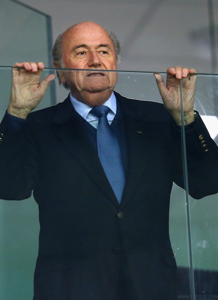 Come molti cattivi, anche Blatter non è particolarmente alto. Clive Rose/Getty Images