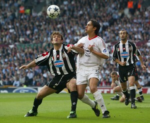 Un duello con Inzaghi nella finale del 2003. Laurence Griffiths/Getty Images