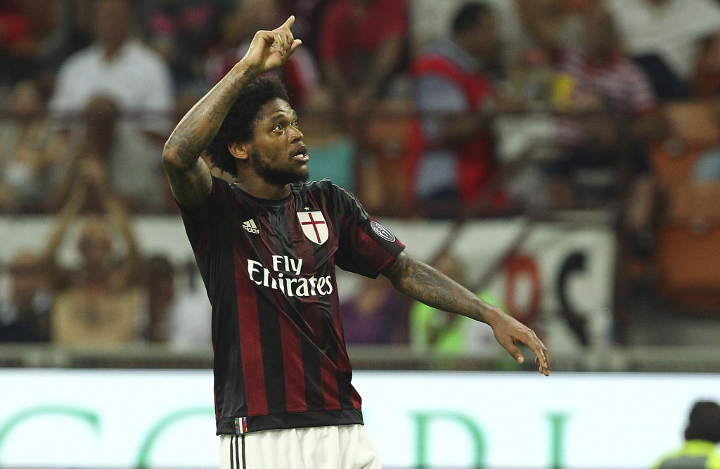 MILAN, ITALY - AUGUST 29: Luiz Adriano of AC Milan celebrates his goal during the Serie A match between AC Milan and Empoli FC at Stadio Giuseppe Meazza on August 29, 2015 in Milan, Italy. (Photo by Marco Luzzani/Getty Images)