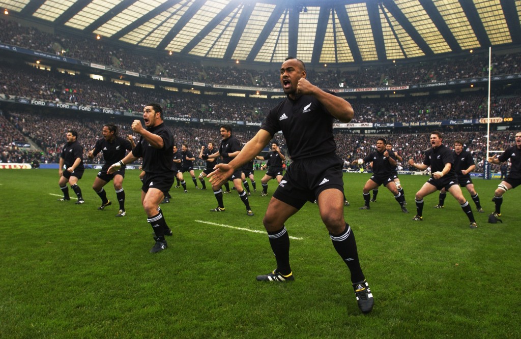 Jonah Lomu and the New Zealand All Blacks perform the Haka prior to