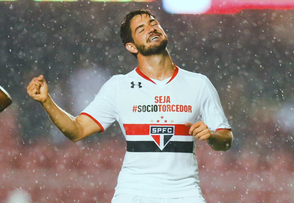 SAO PAULO, BRAZIL - MAY 10: Alexandre Pato #11 of Sao Paulo celebrates their second goal during the match between Sao Paulo and Flamengo for the Brazilian Series A 2015 at Morumbi stadium on May 10, 2015 in Sao Paulo, Brazil. (Photo by Alexandre Schneider/Getty Images)