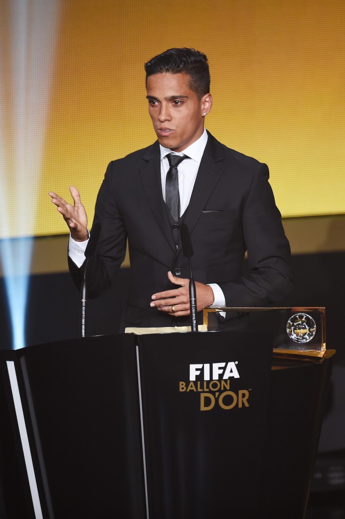 Wendell Lira a Zurigo con il premio (Photo by Matthias Hangst/Getty Images)