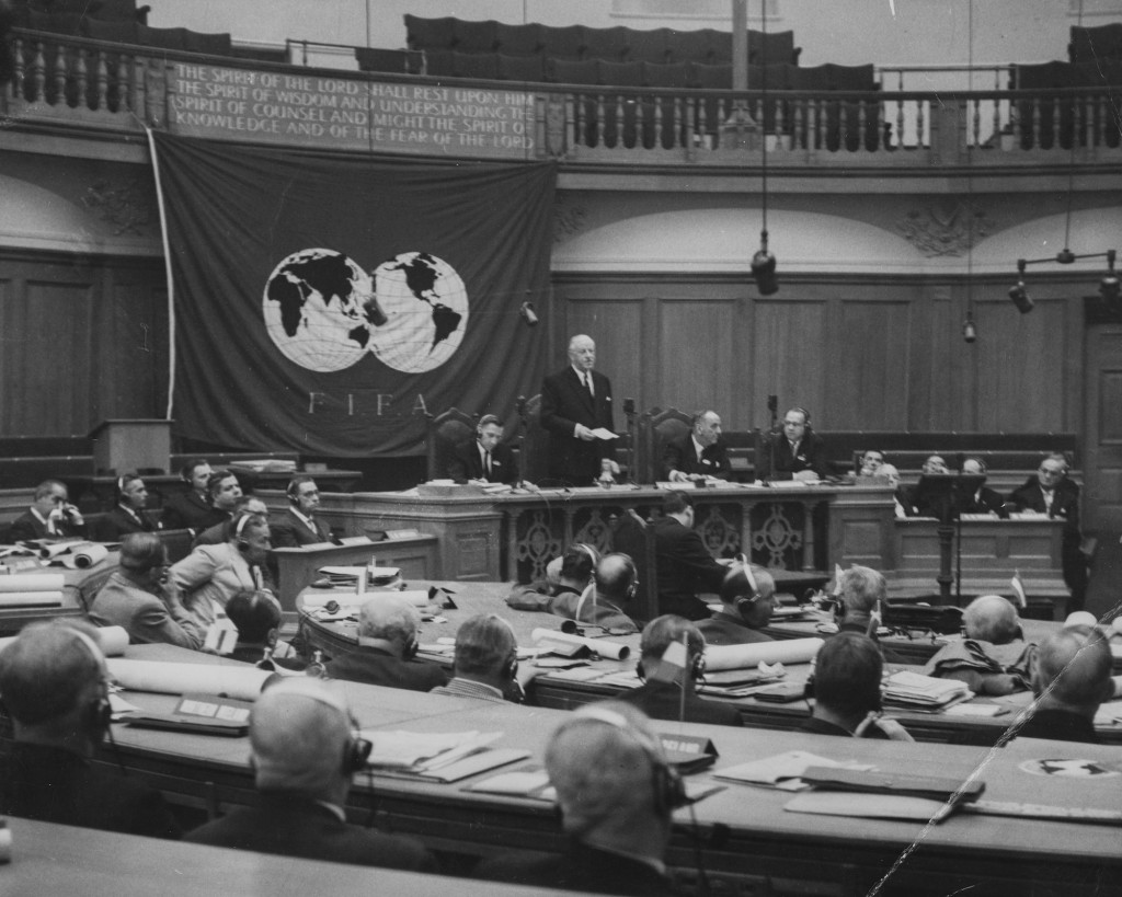 Settembre 1961: Stanley Rous appena eletto al trono della Fifa, Church House, Westminster, Londra (Keystone/Hulton Archive/Getty Images)