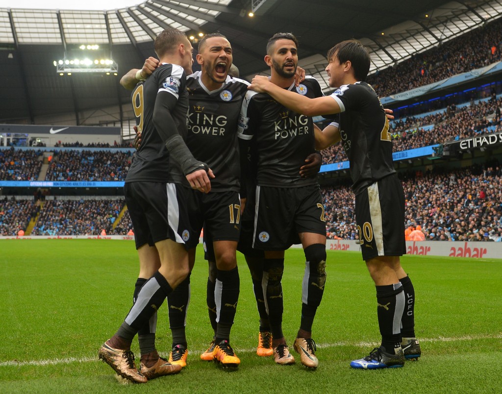 I giocatori del Leicester festeggiano la vittoria a Manchester. Michael Regan/Getty Images