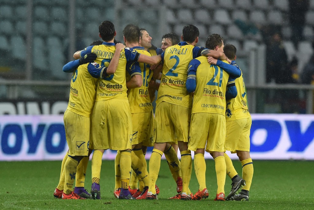 TURIN, ITALY - FEBRUARY 07: Players of AC Chievo Verona celebrate victory at the end of the Serie A match between Torino FC and AC Chievo Verona at Stadio Olimpico di Torino on February 7, 2016 in Turin, Italy. (Photo by Valerio Pennicino/Getty Images)