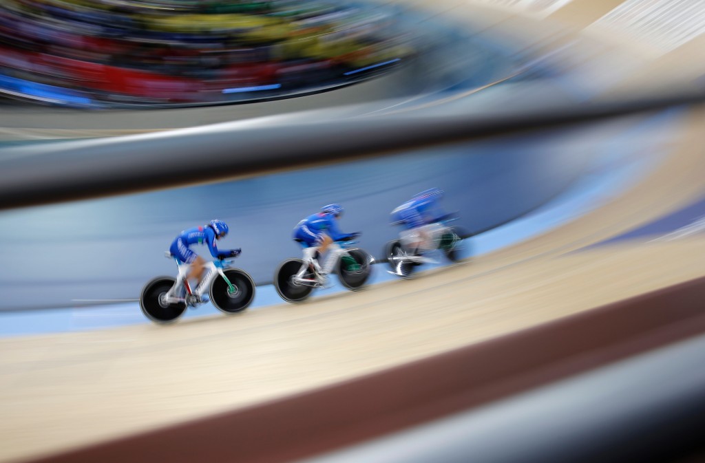 Team Italy compete in the Women's Team Pursuit round 1 during the 2016 Track Cycling World Championships at the Lee Valley VeloPark in London on March 4, 2016 / AFP / ADRIAN DENNIS (Photo credit should read ADRIAN DENNIS/AFP/Getty Images)