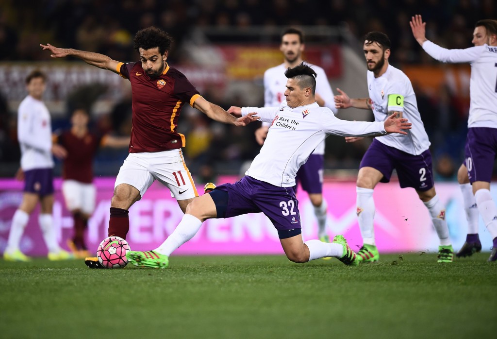 Roma's Egyptian midfielder Mohamed Salah (L) vies with Fiorentina's Argentinian defender Facundo Roncaglia during the Italian Serie A football match AS Roma vs ACF Fiorentina at the Olympic Stadium in Rome on March 4, 2016. / AFP / FILIPPO MONTEFORTE (Photo credit should read FILIPPO MONTEFORTE/AFP/Getty Images)