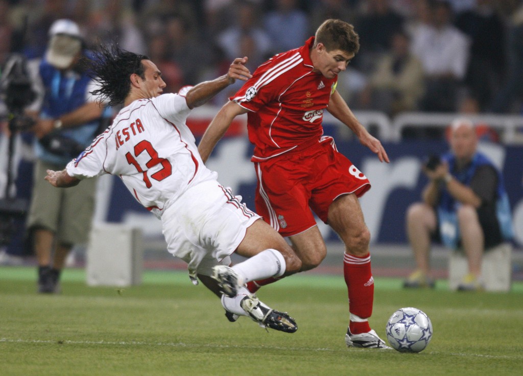 In tackle su Steven Gerrard, nella finale di Champions vinta ad Atene nel 2007. Olivier Morin/AFP/Getty Images