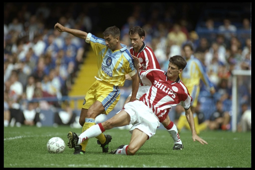 Aug 1996: Roberto Di Matteo of Chelsea is tackled by Wim Jonk of PSV during the pre-season friendly between Chelsea and PSV Eindhoven at Stamford Bridge in London. Mandatory Credit: Phil Cole/Allsport UK