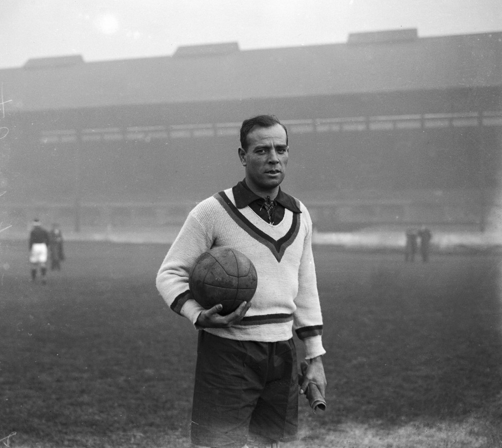 7th December 1931: Goalkeeper Ricardo Zamora (1901 - 1978) of the Spanish national team at Stamford Bridge. (Photo by Central Press/Getty Images)