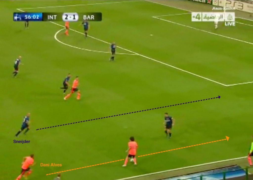 Il modello più efficace se si vuole mantenere i dettami del trequartista classico. Forse la partita migliore della carriera di Snejder è stata la semifinale del Meazza dove l’Inter batte il Barcellona per 3-1. In situazione di 2-1 il Barcellona si spinge completamente all’attacco e l’olandese corre senza sosta da una parte all’altra del campo e sempre in maniera precisa ed efficace. Non solo riesce a fare da collante tra difesa e attacco in un’Inter molto lunga, ma con il suo pressing riesce a coprire anche tre linee di passaggio contemporaneamente costringendo all’errore. Nella secondo slide compie un movimento da terzino puro, prevedendo il movimento dell’avversario e impedendogli di crossare.