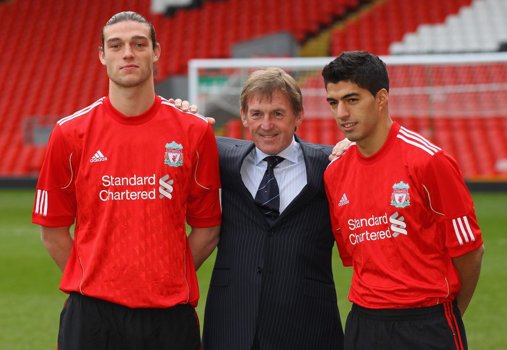 Nuovi acquisti dell'estate 2011: Andy Carroll e Luís Suárez con Kenny Dalgish (Alex Livesey/Getty Images)