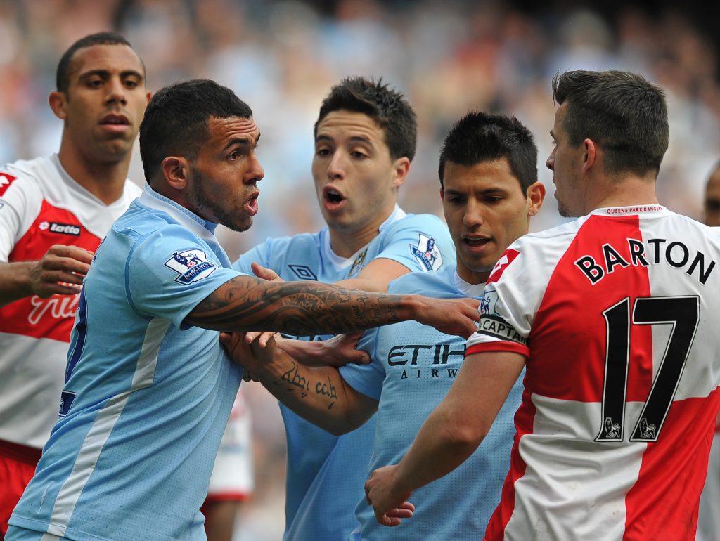 La rissa con Tévez e un bel po' di altri giocatori del City (Paul Ellis/Afp/Getty Images)