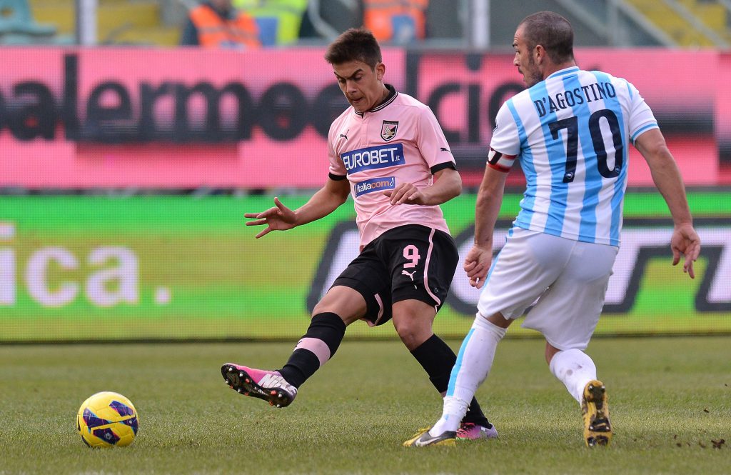 Uno è Dybala, gioca nella Juventus, l'altro è Gaetano D'Agostino, oggi alla Lupa Roma (Tullio M. Puglia/Getty Images)