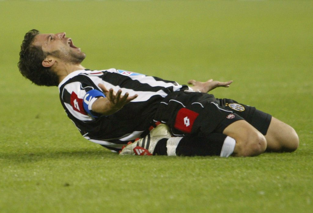 L'esultanza di Del Piero contro il Real Madrid nel 2003 (Paolo Cocco/AFP/Getty Images)