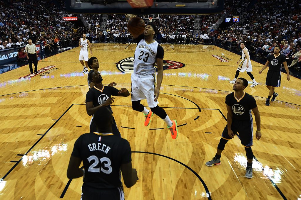 NEW ORLEANS, LA - OCTOBER 31: Anthony Davis #23 of the New Orleans Pelicans dunks during a game against the Golden State Warriors at the Smoothie King Center on October 31, 2015 in New Orleans, Louisiana. NOTE TO USER: User expressly acknowledges and agrees that, by downloading and or using this photograph, User is consenting to the terms and conditions of the Getty Images License Agreement. (Photo by Stacy Revere/Getty Images)