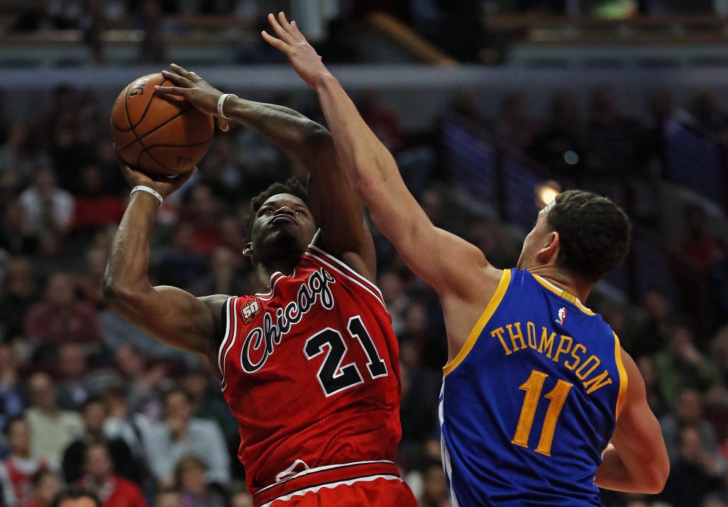 CHICAGO, IL - JANUARY 20: Jimmy Butler #21 of the Chicago Bulls shoots against Klay Thompson #11 of the Golden State Warriors at the United Center on January 20, 2016 in Chicago, Illinois. The Warriors defeated the Bulls 125-94. NOTE TO USER: User expressly acknowledges and agrees that, by downloading and or using the photograph, User is consenting to the terms and conditions of the Getty Images License Agreement. (Photo by Jonathan Daniel/Getty Images)