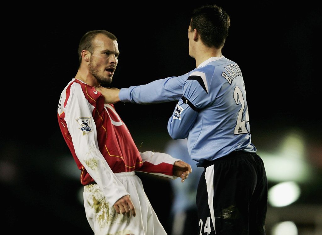 Joey Barton, giovanissimo, contro Freddie Ljungberg nel 2004 (Shaun Botterill/Getty Images)