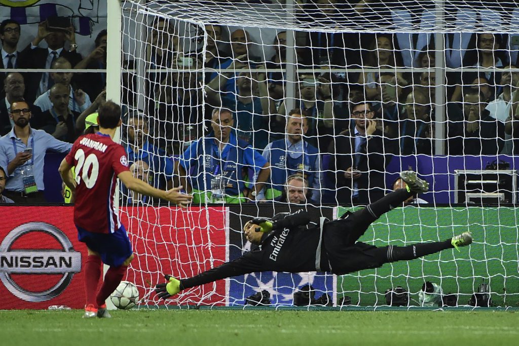 L'errore dal dischetto di Juanfran (Olivier Morin/AFP/Getty Images)