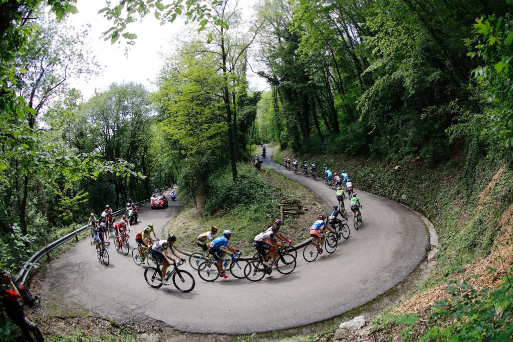 TOPSHOT - Riders compete during the 13th stage of the 99th Giro d'Italia, Tour of Italy, from Palmanova and Cividale del Friuli on May 20, 2016. AFP PHOTO / LUK BENIES / AFP / LUK BENIES (Photo credit should read LUK BENIES/AFP/Getty Images)