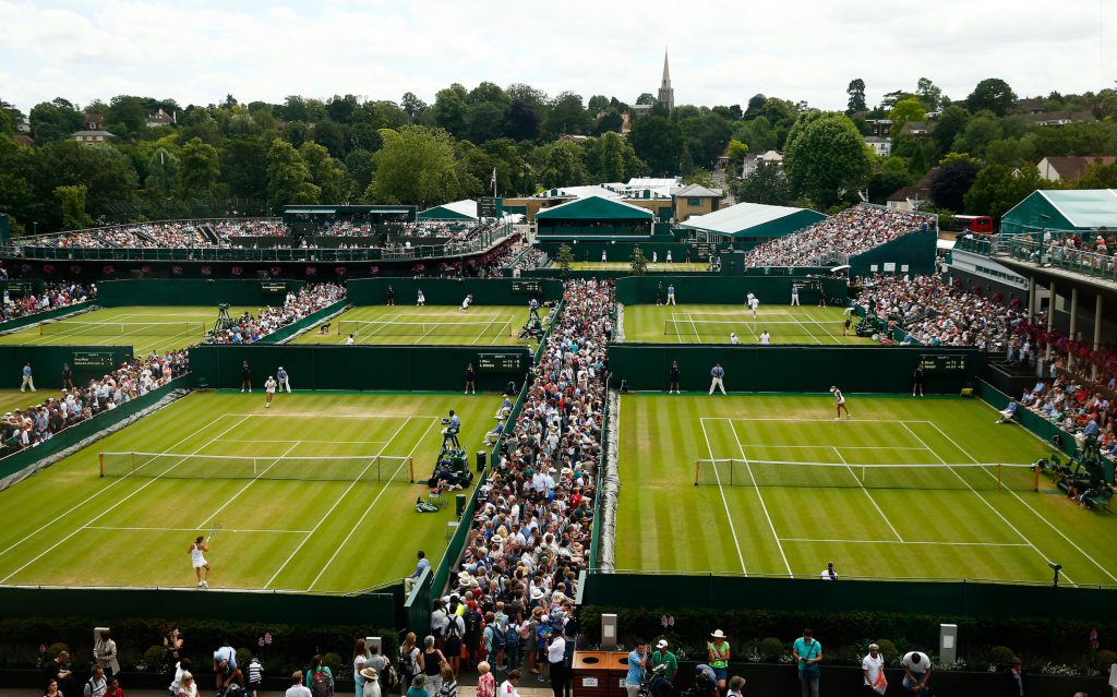 Una pancoramica dei campi over Court 5 and 4 during day seven of the Wimbledon Lawn Tennis Championships at the All England Lawn Tennis and Croquet Club on July 6, 2015 in London, England. (Photo by Julian Finney/Getty Images)