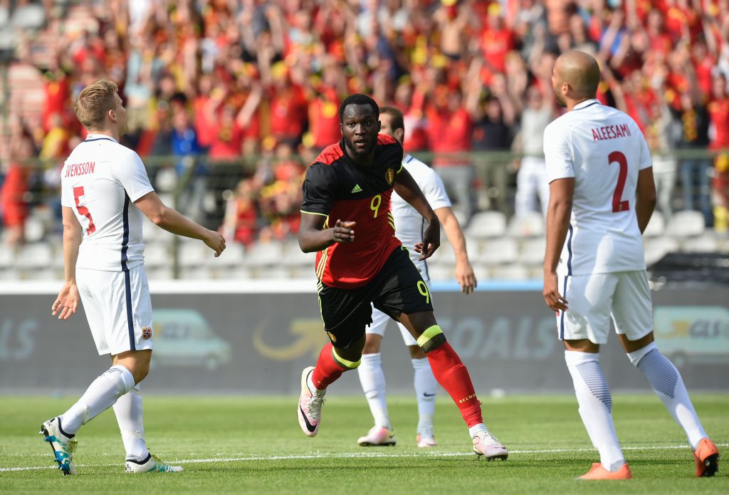 Romelu Lukaku esulta dopo il gol in amichevole alla Norvegia (John Thys/AFP/Getty Images)