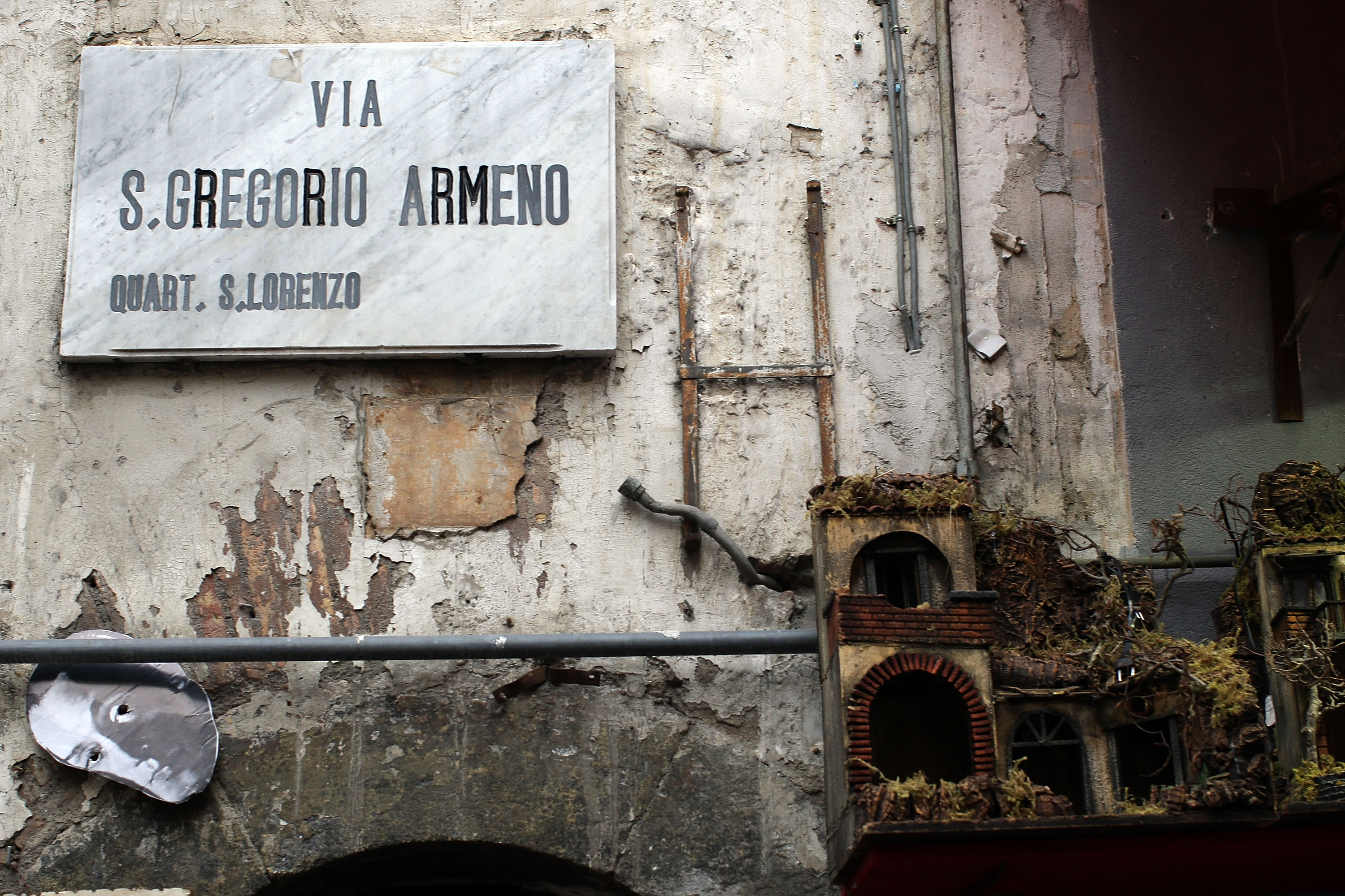 Via San Gregorio Armeno Napoli