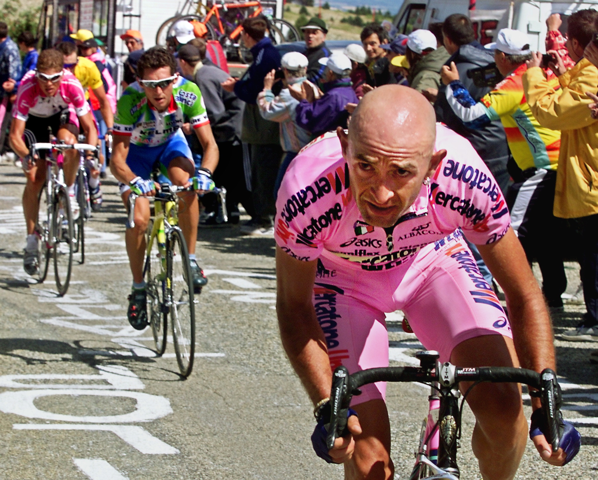 Italian Marco Pantani breakaways in the Mont Ventoux climb ahead of Spanish Roberto Heras (C) and German Jan Ullrich (L) during the 12th stage of the 87th Tour de France between Carpentras and Le Mont ventoux, southern France, 13 July 2000. Pantani won the stage ahead of US Lance Armstrong. Armstrong retains the yellow jersey. AFP PHOTO PATRICK KOVARIK (Photo credit should read PATRICK KOVARIK/AFP/Getty Images)