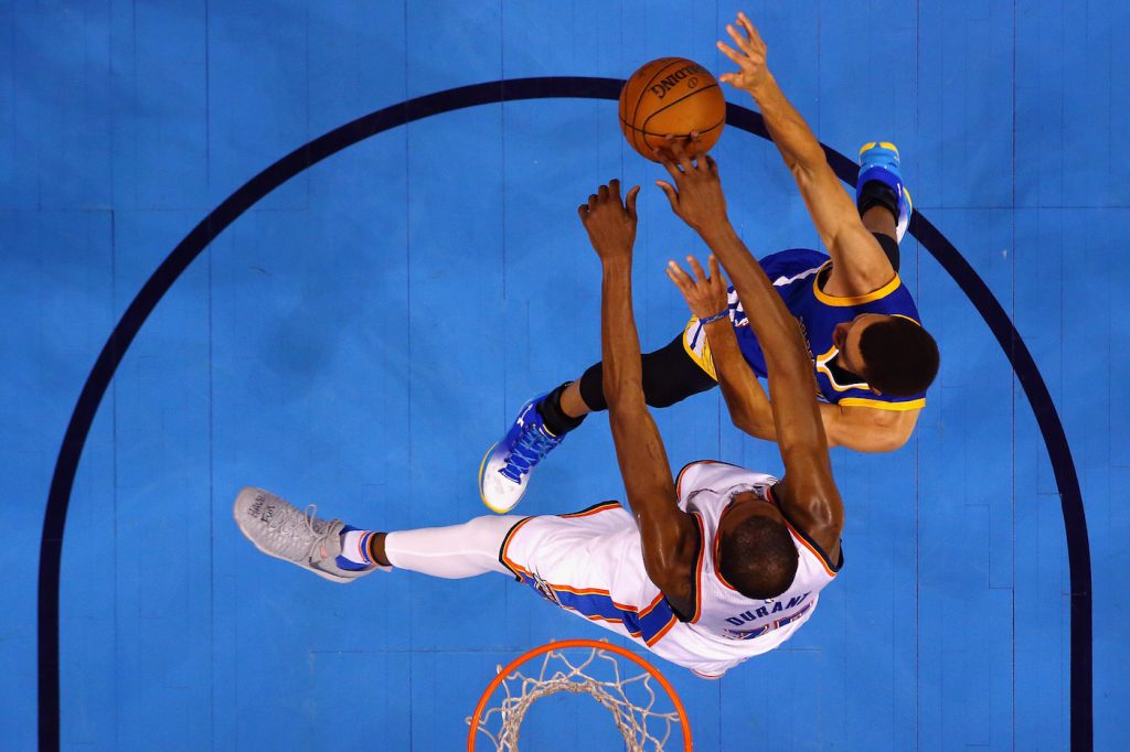 Kevin Durant e Stephen Curry durante gara 6 delle Western Conference Finals a Oklahoma City (Maddie Meyer/Getty Images)