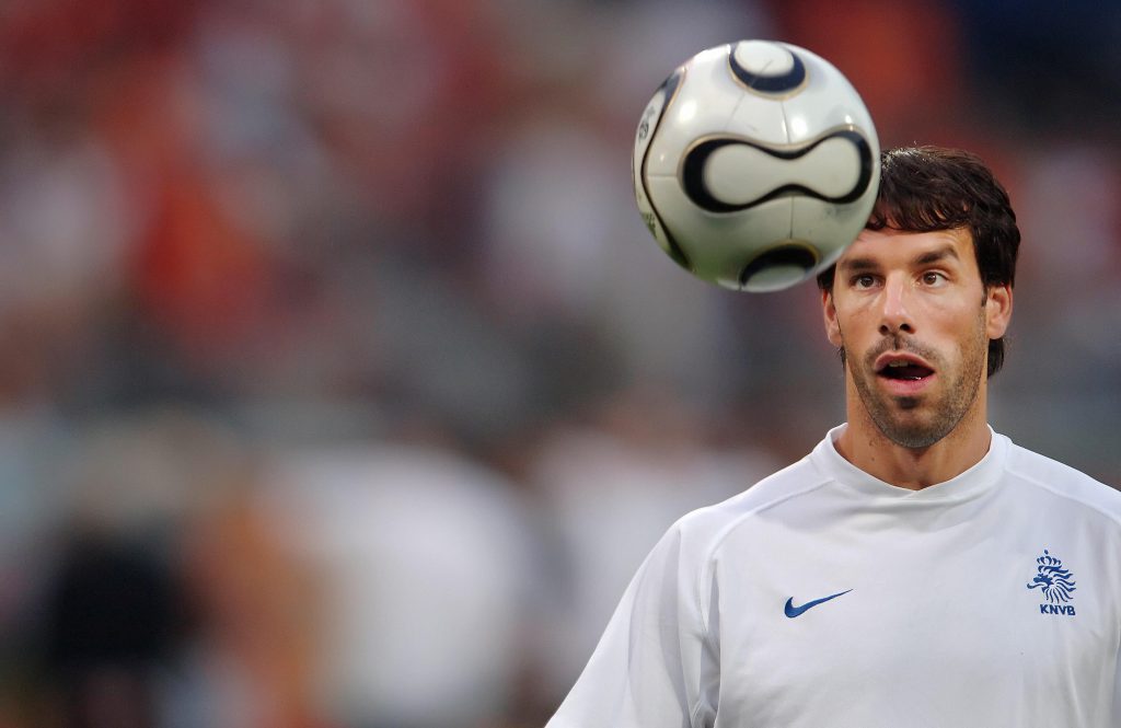 N?rnberg, GERMANY: Dutch forward Ruud Van Nistelrooy eyes the ball during a practice session prior to the World Cup 2006 round of 16 football game Portugal vs. Netherlands, 25 June 2006 at Nuremberg stadium. AFP PHOTO MARTIN BUREAU (Photo credit should read MARTIN BUREAU/AFP/Getty Images)