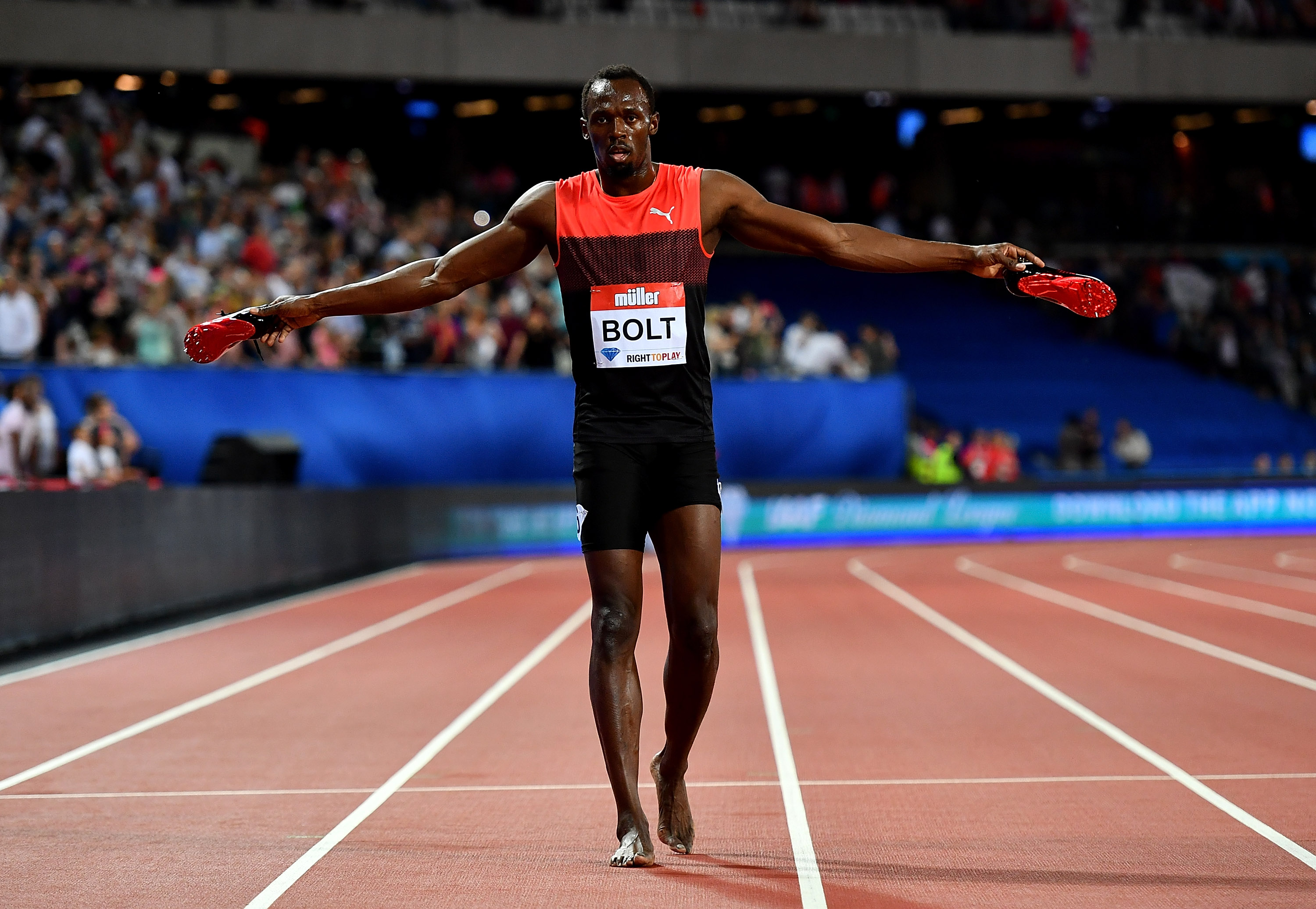 LONDON, ENGLAND - JULY 22: Usain Bolt of Jamaica celebrates after winning the mens 200m during Day One of the Muller Anniversary Games at The Stadium - Queen Elizabeth Olympic Park on July 22, 2016 in London, England. (Photo by Dan Mullan/Getty Images)