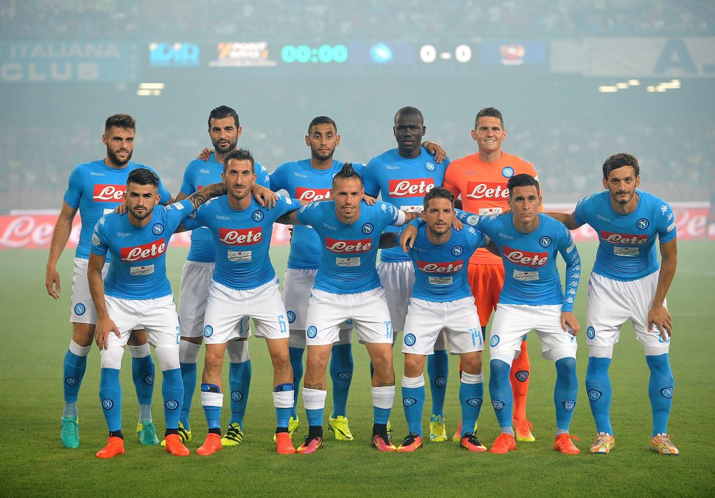 NAPLES, ITALY - AUGUST 01: Team of SSC Napoli before the pre-season friendly match between SSC Napoli and OGC Nice at Stadio San Paolo on August 1, 2016 in Naples, Italy. (Photo by Francesco Pecoraro/Getty Images)