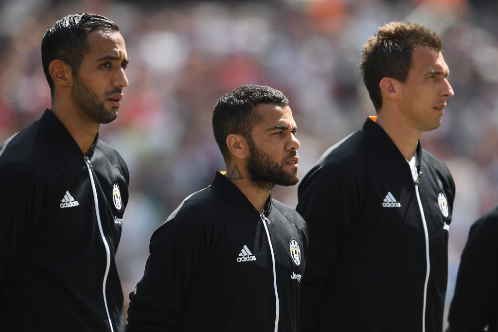 LONDON, ENGLAND - AUGUST 07: Former Barcelona player Dani Alves lines up with his new Juventus team mates ahead of the Pre-Season Friendly between West Ham United and Juventus at London Stadium on August 7, 2016 in London, England. (Photo by Mike Hewitt/Getty Images)