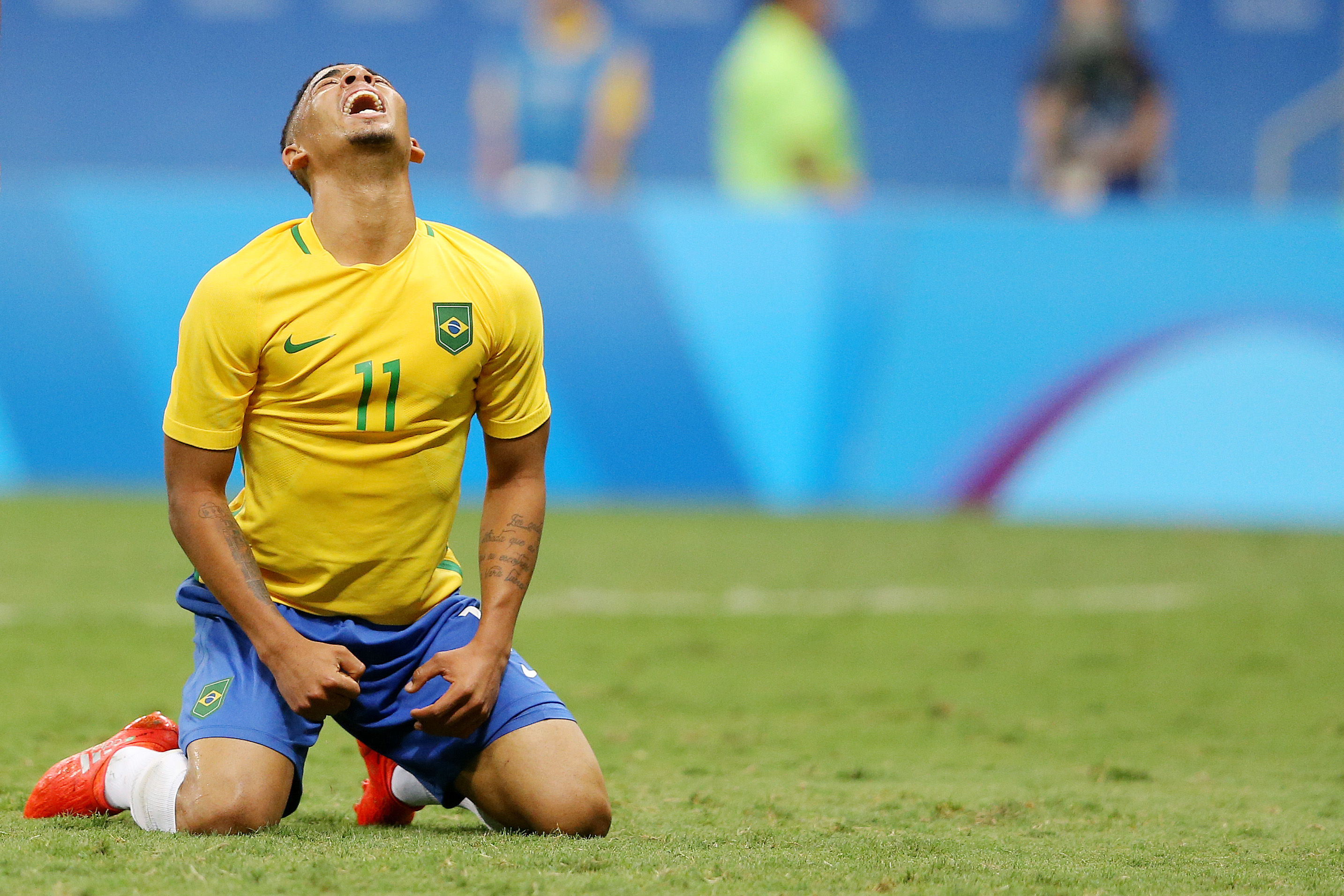 BRASILIA, BRAZIL - AUGUST 07: Gabriel Jesus #11 of Brazil during the men's soccer match between Brazil and Iraq at Mane Garrincha Stadium during the Rio 2016 Olympic Games on August 7, 2016 in Brasilia, Brazil. (Photo by Celso Junior/Getty Images)