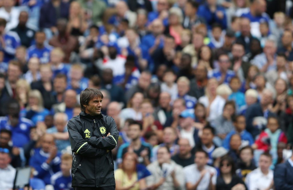 Chelsea's Italian manager Antonio Conte takes part in a training session at Chelsea's Stamford Bridge Stadium in London on August 10, 2016, ahead of the start of the English Premiership season on Saturday August 13, 2016. / AFP / JUSTIN TALLIS / (Photo credit should read JUSTIN TALLIS/AFP/Getty Images)