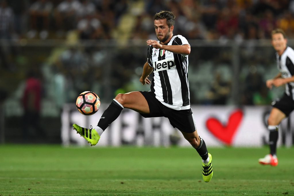 MODENA, ITALY - AUGUST 13: Miralem Pjanic of FC Juventus controls the ball during the Pre-Season Friendly match between FC Juventus and Espanyol at Alberto Braglia Stadium on August 13, 2016 in Modena, Italy. (Photo by Valerio Pennicino/Getty Images)