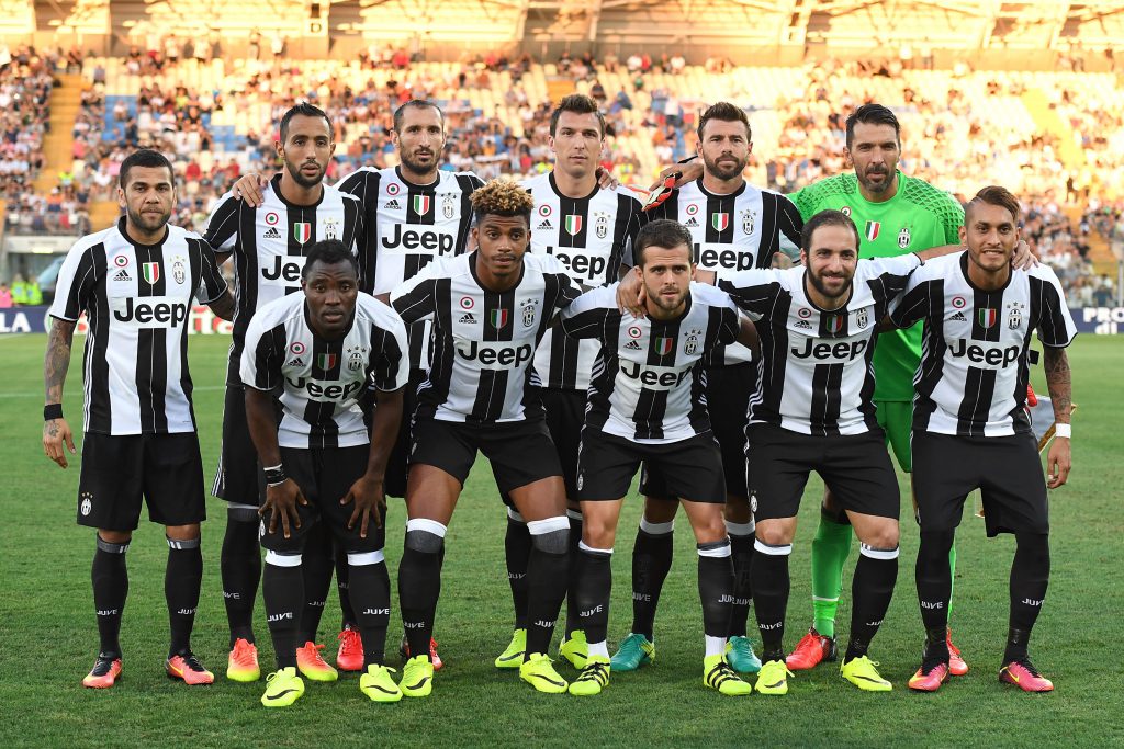 MODENA, ITALY - AUGUST 13: Team of FC Juventus line up during the Pre-Season Friendly match between FC Juventus and Espanyol at Alberto Braglia Stadium on August 13, 2016 in Modena, Italy. (Photo by Valerio Pennicino/Getty Images)