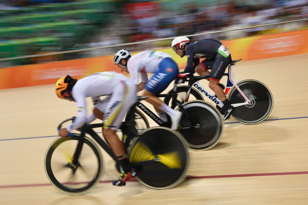 Britain's Mark Cavendish (back) and Italy's Elia Viviani (C) compete in the Men's Omnium Points race track cycling event at the Velodrome during the Rio 2016 Olympic Games in Rio de Janeiro on August 15, 2016. / AFP / Eric FEFERBERG (Photo credit should read ERIC FEFERBERG/AFP/Getty Images)