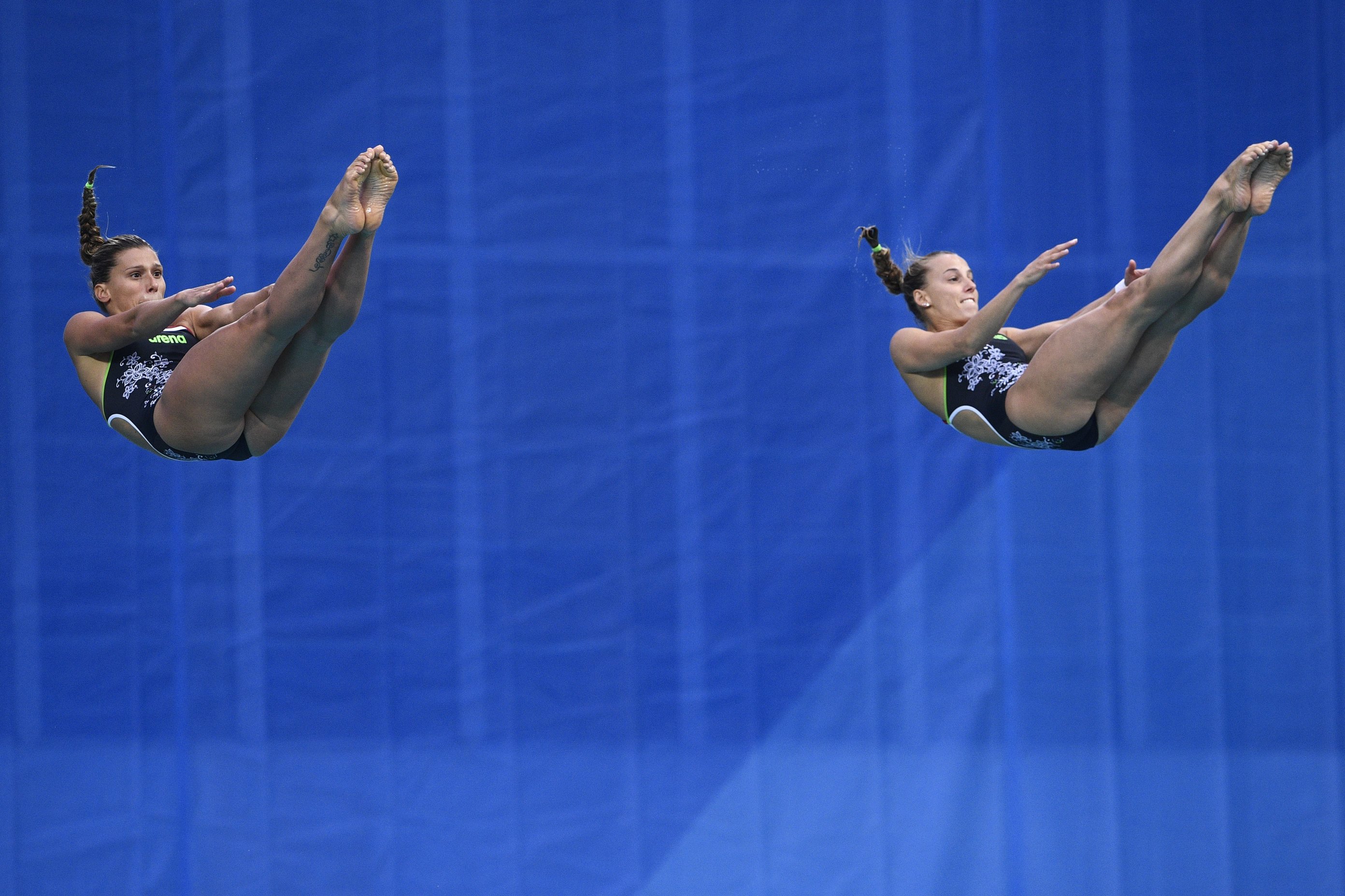 Italy's Tania Cagnotto (R) and Italy's Francesca Dallape compete in the Women's Synchronized 3m Springboard Final during the diving event at the Rio 2016 Olympic Games at the Maria Lenk Aquatics Stadium in Rio de Janeiro on August 7, 2016. Cagnotto and Dallape won the silver medal. / AFP / Martin BUREAU        (Photo credit should read MARTIN BUREAU/AFP/Getty Images)