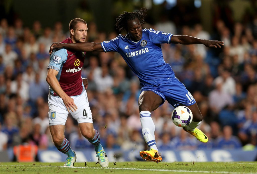 LONDON, ENGLAND - AUGUST 21: Romelu Lukaku of Chelsea holds off the challenge from Ron Vlaar of Aston Villa during the Barclays Premier League match between Chelsea and Aston Villa at Stamford Bridge on August 21, 2013 in London, England. (Photo by Scott Heavey/Getty Images)