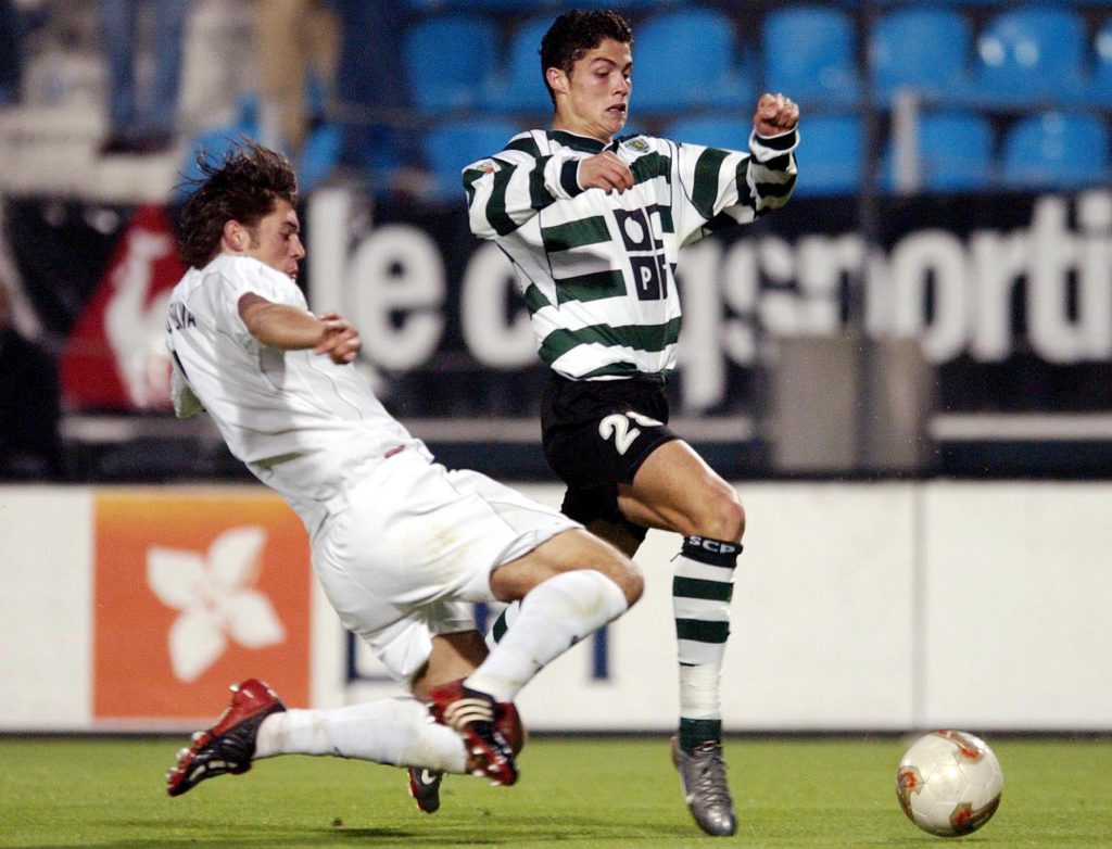 PORTO, PORTUGAL: Vitoria de Guimaraes's Ricardo Silva (L) vies with Sporting's Cristiano Ronaldo in a Portuguese league match 08 November 2002 at Antas Stadium in Porto. (Photo credit should read ANTONIO SIMOES/AFP/Getty Images)