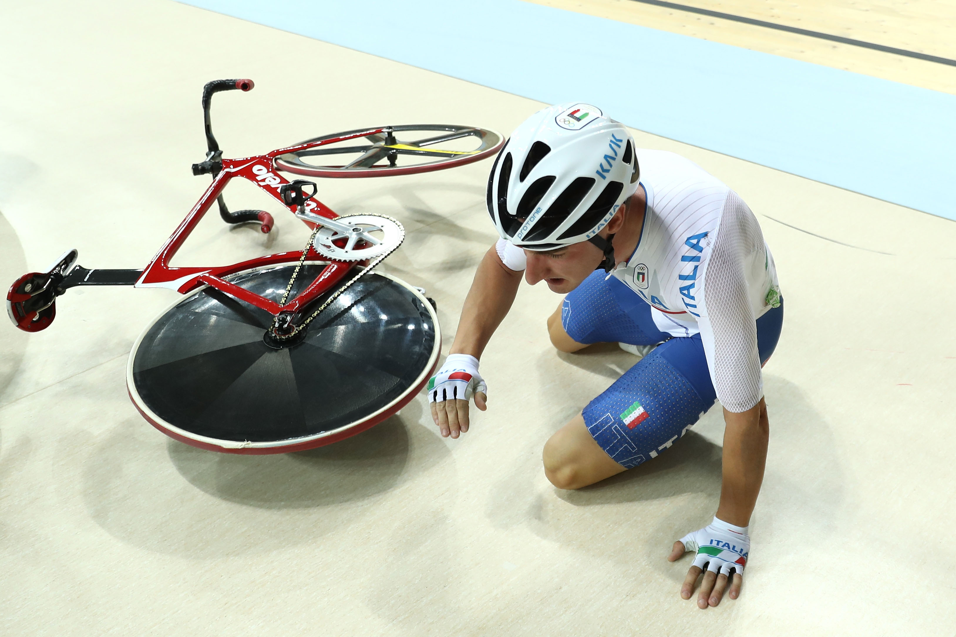 RIO DE JANEIRO, BRAZIL - AUGUST 15: Elia Viviani of Italy crashes during the Cycling Track Men's Omnium Points Race 66 on Day 10 of the Rio 2016 Olympic Games at the Rio Olympic Velodrome on August 15, 2016 in Rio de Janeiro, Brazil. (Photo by Bryn Lennon/Getty Images)