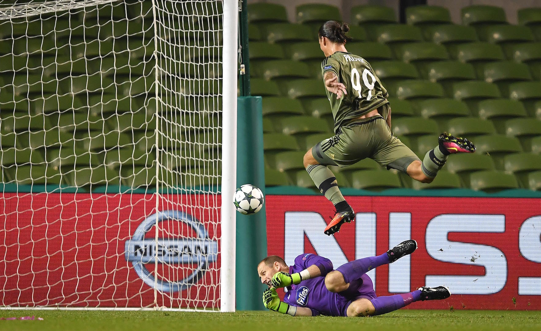 DUBLIN, IRELAND - AUGUST 17: Aleksandar Prijovic of Legia Warsaw scores during the Champions League qualifying round game between Dundalk and Legia Warsaw at Aviva Stadium on August 17, 2016 in Dublin, Ireland. (Photo by Charles McQuillan/Getty Images)