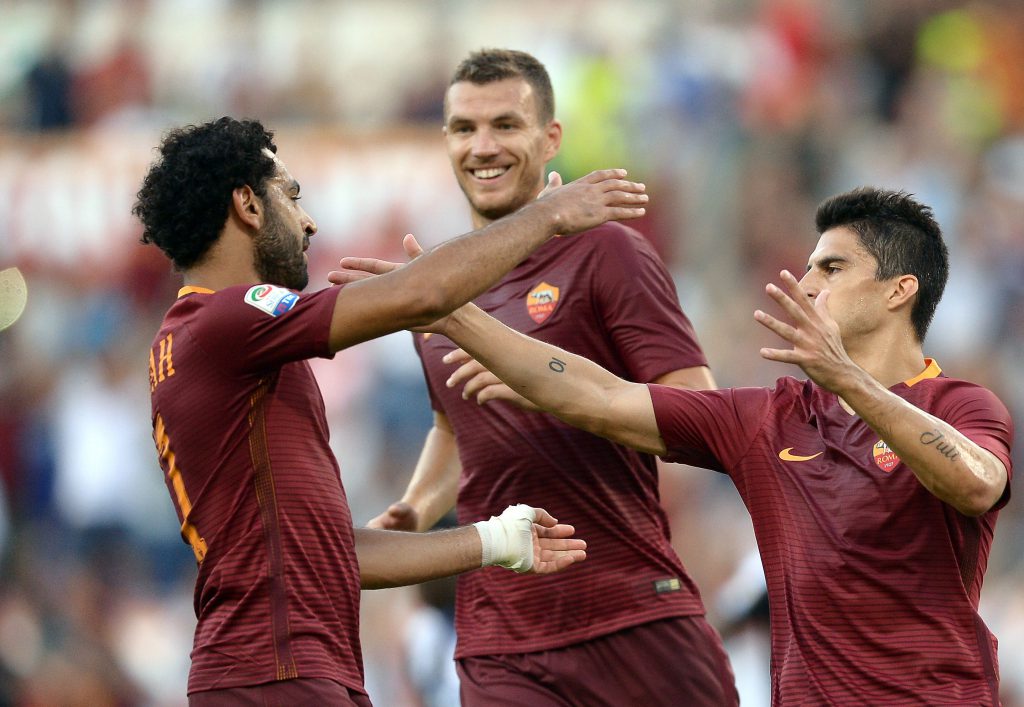 Salah, Dzeko e Perotti festeggiano un gol nella partita vinta contro l'Udinese (Filippo Monteforte/AFP/Getty Images)