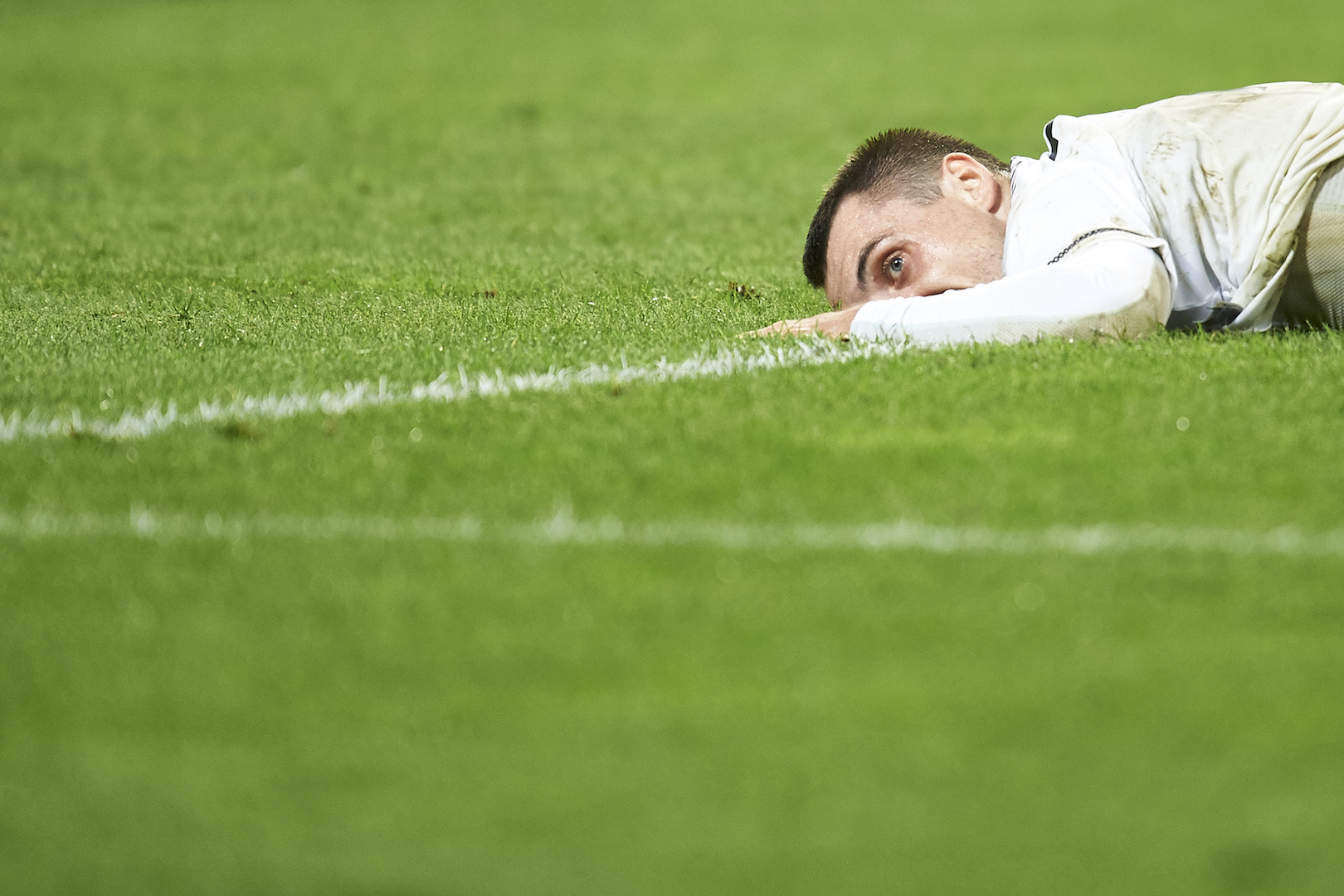 WARSAW, POLAND - AUGUST 23: Michal Kucharczyk of Legia Warsaw lies and looks forward after his missing shoot during Legia Warsaw v Dundalk FC - UEFA Champions League Play Off 2nd Leg at the Wojsko Polskie Stadium on August 23, 2016 in Warsaw, Poland. (Photo by Adam Nurkiewicz/Getty Images)