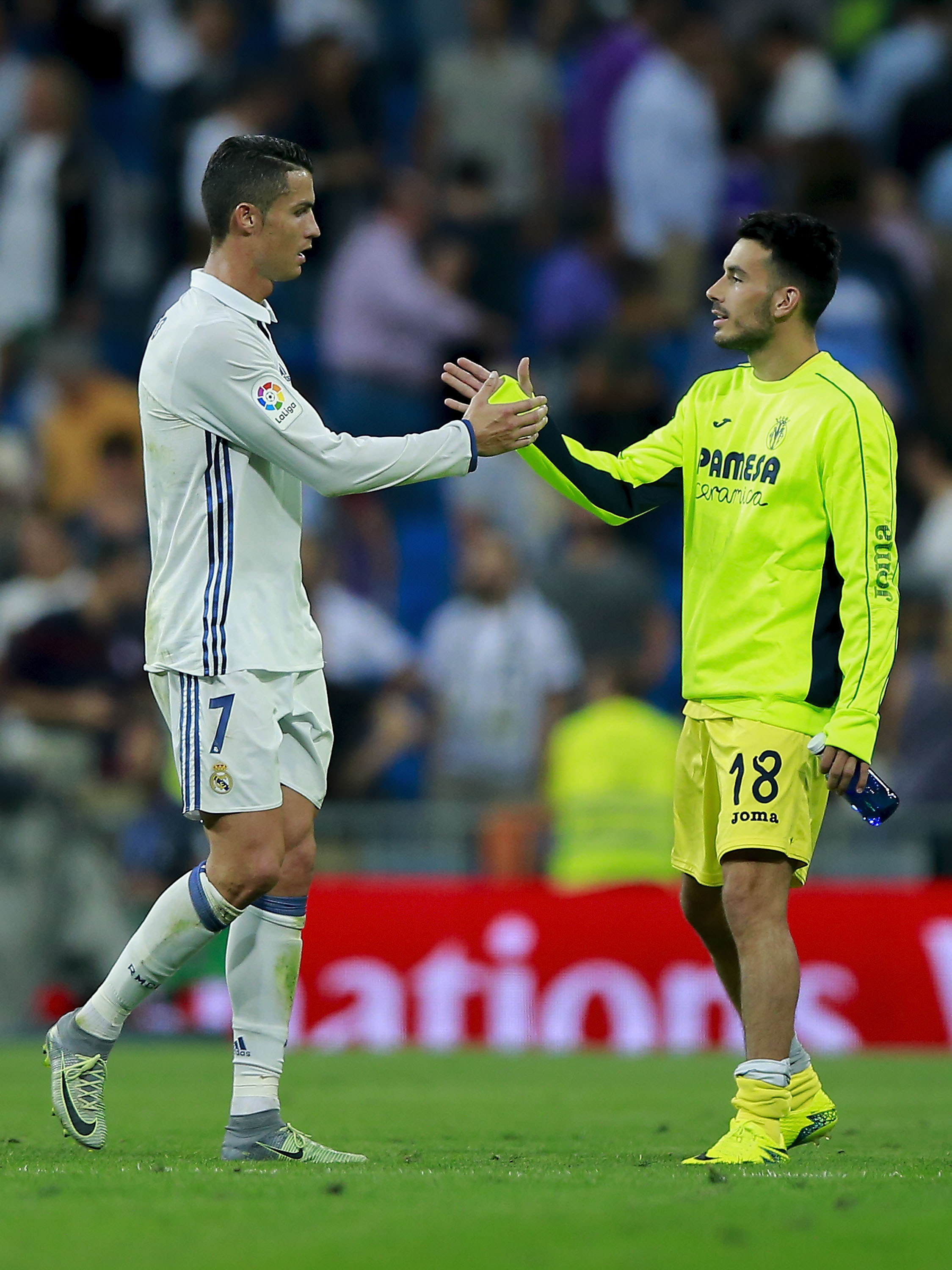 Cristiano Ronaldoe Nicola Sansone( Gonzalo Arroyo Moreno/Getty Images)