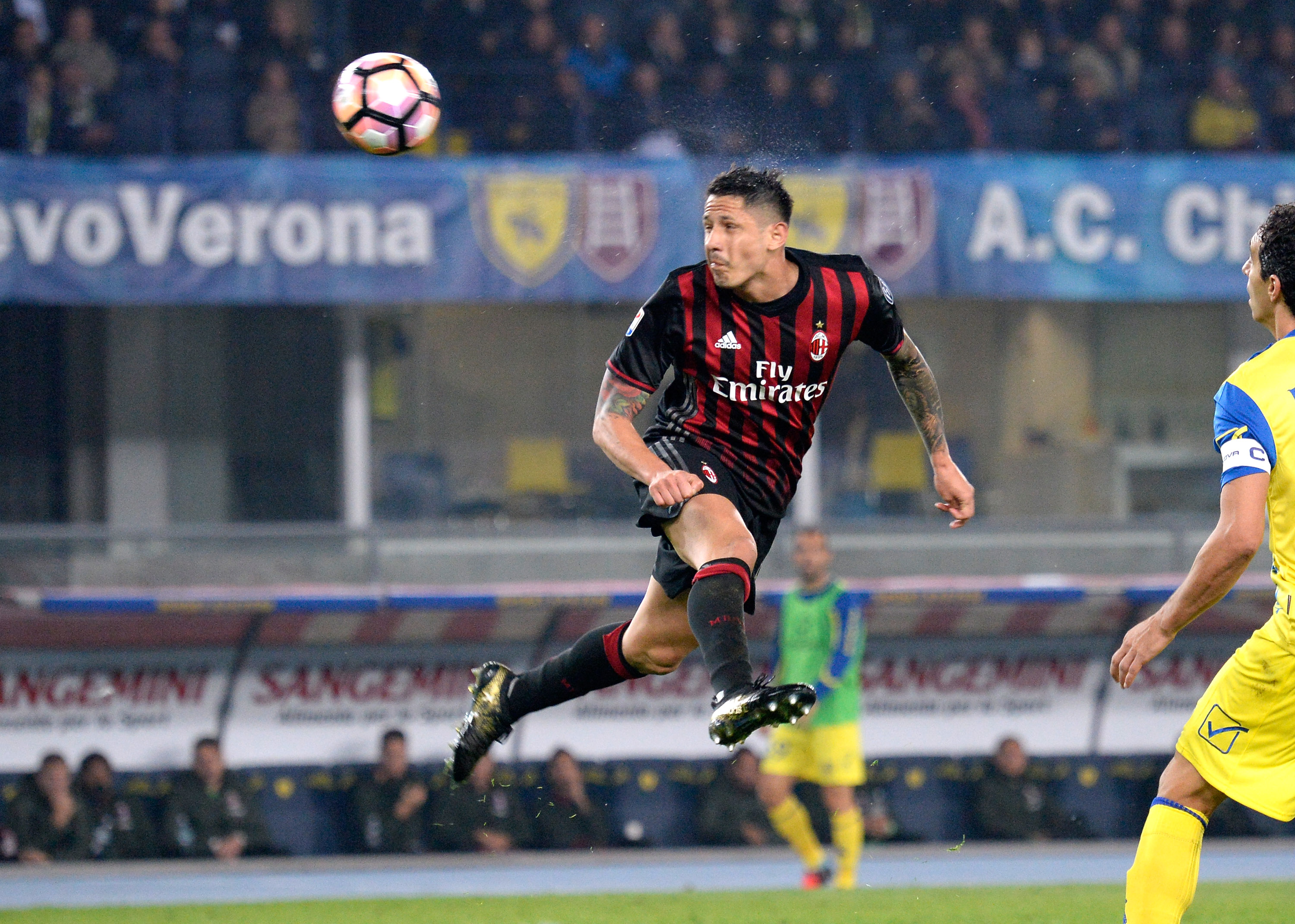 VERONA, ITALY - OCTOBER 16: Gianluca Lapadula of AC Milan in action during the Serie A match between AC ChievoVerona and AC Milan at Stadio Marc'Antonio Bentegodi on October 16, 2016 in Verona, Italy. (Photo by Dino Panato/Getty Images)